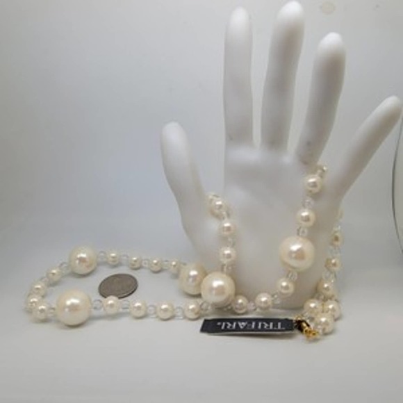 Vintage With Tags Vintage Trifari Simulated Pearl Necklace 30 inch - Picture 1 of 3
